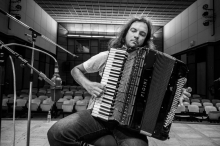 Marko Hatlak s FUNtangom: 20 let poklanjanja mojstru tanga Astorju Piazzolli