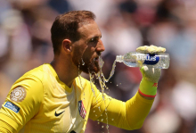 Osupljiva obramba Jana Oblaka navdušila nogometni svet