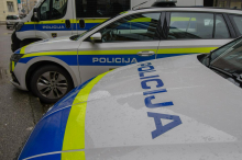 Življenje moškega ogroženo po pretepu na parkirišču za Bežigradom