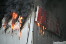 Požar v Sparovem skladišču povzročil za 40 milijonov evrov škode