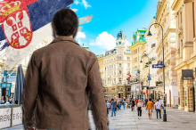 Srbin nakon 15 godina u inostranstvu zabranio ćerkama da uče srpski! Uspeh ga skroz promenio, deci preti: Prodaću vas dedi Srbinu, smrdećete na štalu!