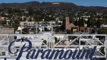 Paramount rilancia su Warner Bros, garanzia da 40 miliardi di Larry Ellison