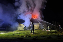 161 Einsatzkräfte: Wohnhaus in Petersdorf II brannte komplett aus