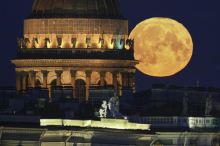 Rusija želi v naslednjem desetletju na Luni postaviti elektrarno