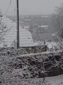 ZABELEO SE NEGOTIN! Jak sneg veje na istoku Srbije! Do petka pre podne napadaće i do pola metra (VIDEO)
