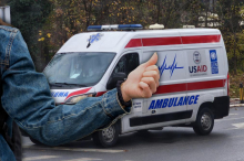 Bolničarka stopirala s mrtvom devojčicom u naručju, vozač ih izbacio iz saniteta nasred puta kod Novog Sada: Imala je samo 7 godina, trenuci pred smrt bude jezu