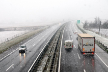 SNEG ZAVEJAO MNOGE PUTEVE U SRBIJI: Ove opasne pojave dodatno otežavaju vožnju