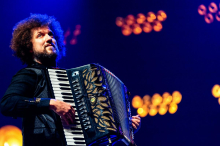 Janez Dovč s koncertom ljudskih napevov in uglasbene poezije različnih pesnikov prihaja v CD