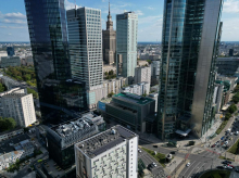 Poljaki se iz Nemčije selijo v domovino. A država hitro povečuje zunanji dolg.