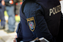 Verkehrsunfall: Polizei sucht nach verletztem Fußgänger und Zeugen 