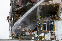 Obsežni ruski napadi na Kijev. Pred srečanjem Trump–Zelenski še pogovori z evropskimi voditelji.