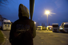 Zwei Männer von 26-Jährigem mit Baseballschläger zusammengeschlagen