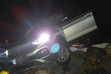 Drohte abzurutschen: Auto musste mit Seilwinde geborgen werden 