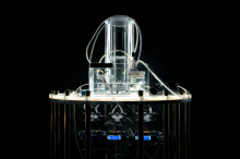 Lahko kisik nastaja tudi 4000 metrov pod morjem? Miha Godec raziskuje globokomorsko uganko.