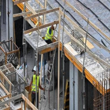 Manovra, avanti con la fiducia. Fratelli d’Italia sfida Salvini sul Piano casa