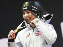 Smučarska šampionka Stephanie Venier je prvič postala mama