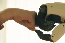 LG napoveduje humanoidnega robota za gospodinjska opravila