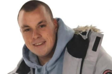 JOVAN DOŠAO NA ŽURKU U VRŠAC, BIO, PROVEO SE I SEO U SVOG GOLFA Od tog trenutka kao da je u zemlju propao, gubi mu se svaki trag! Ako ga vidite, pozovite 192