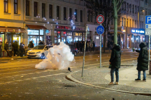Auto beschädigt: Wer haftet für Schäden durch Böller und Raketen?
