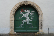 Rechtsstreit: Ist die Verwendung des Landeswappens strafbar?