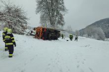 Nach Schneefällen in Bad Gleichenberg: Streufahrzeug landete am Dach