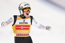 Vierschanzentournee: „Domenator“ Prevc und Tschofenig als Stehaufmännchen 