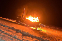 Waldbrand auf Weinebene: Brennendes Schneemobil stürzte über Skipiste in den Wald