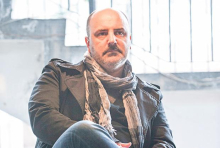 REDITELJ BLOKADER BI DA SRUŠI BOŽIĆNO SEOCE ISPRED SKUPŠTINE! Kokan Mladenović na N1: 