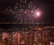GORELO NEBO NAD NOVIM BEOGRADOM! Tradicija nije izneverena - spektakularan vatromet iz Bloka 45 (VIDEO)