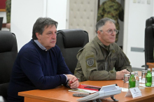 Nastavljamo ulaganje u ljude, opremu i tehnologiju kako bi unapredili sposobnosti vojske: Gašić i Mojsilović obišli Operativni centar sistema odbrane