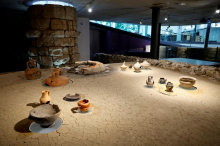 V redko videnem zakulisju arheologije, med predmeti Angelike Hribar in ob umetnosti kolektiva IRWIN