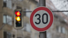 Verkehr: Studie zu Tempo 30: Weniger Unfälle, kaum längere Fahrzeit