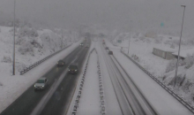 Težave zaradi sneženja na Balkanu. Na beograjskem letališču odpovedanih več poletov.