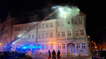 Feuer in Altstadt: Polizei: Pyrotechnik wohl Grund für Brand am Domplatz