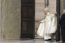 Papež zaprl sveta vrata in končal jubilejno leto: 