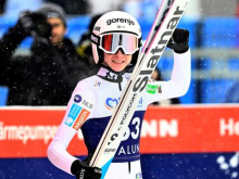 V živo: Nika Prevc znova pokazala zobe, odlična tudi Nika Vodan