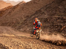 Toni Mulec in Simon Marčič napredovala, med avtomobilisti težave favoritov