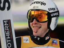 Kot prvi je Slovenijo obnorel Primož Peterka, nato je vse skupaj ponovil Peter Prevc, zdaj pa še Domen