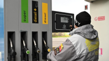 Benzina ancora in calo, prezzi ai minimi da dicembre 2022
