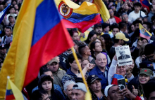V Kolumbiji protesti proti ameriškim grožnjam. Trump napovedal srečanje s Petrom.