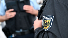Amtsanmaßung in der Bahn: Falsche Kriminalbeamtin fordert Smartphone in Regionalbahn