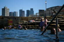 V Avstraliji se spoprijemajo z vročinskimi valovi. Pričakujejo nevarnost katastrofalnih požarov.