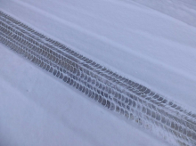 Voznica na Tolminskem zdrsnila s ceste in zapeljala v reko Sočo