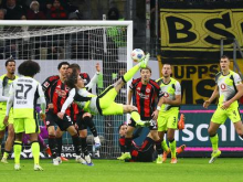 Borussia lov na Bayern začela z remijem v Frankfurtu