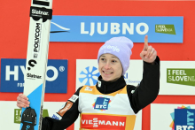 Nika Prevc pod domačo Rajhovko ulovila jubilejno 30. zmago
