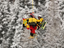 Širok nasmeh Lindsey Vonn, Ilka Štuhec želela več, Avstrijko odpeljali s helikopterjem