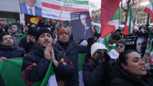 Proteste: Protest im Iran: Demonstranten in Berlin solidarisieren sich