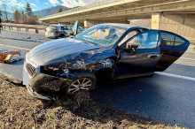 Feuerwehr im Einsatz: Schwerer Autounfall auf A9-Knoten in Peggau 