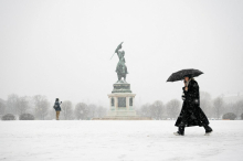 Letališča na Dunaju, v Bratislavi in Budimpešti zaradi poledice zaprta