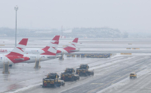 Letališča v Bratislavi, Budimpešti, Pragi in Dunaju po vremenskih nevšečnostih znova odprta